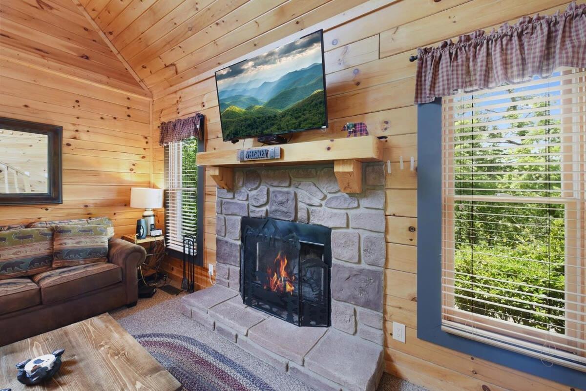 Ryes And Shine Bootlegger'S Cabin! Hot Tub* Pool* Arcade* Billiards *Ev * Pet Friendly Sevierville Buitenkant foto