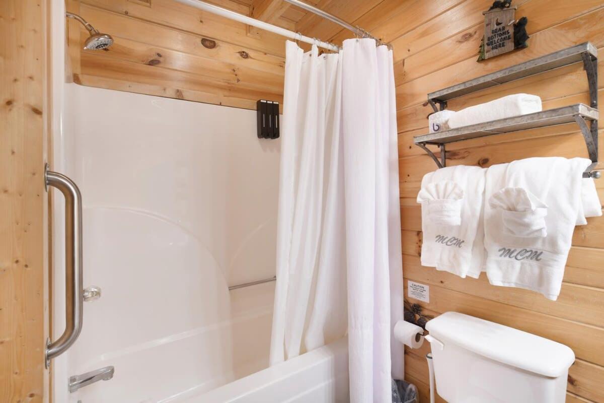 Ryes And Shine Bootlegger'S Cabin! Hot Tub* Pool* Arcade* Billiards *Ev * Pet Friendly Sevierville Buitenkant foto
