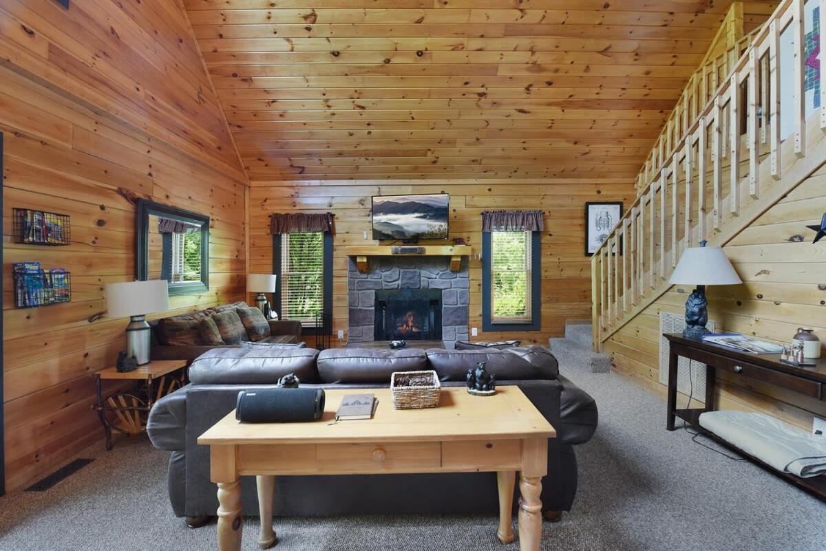 Ryes And Shine Bootlegger'S Cabin! Hot Tub* Pool* Arcade* Billiards *Ev * Pet Friendly Sevierville Buitenkant foto